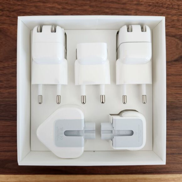 Apple Phone World Travel Adapter Kit White New In Open Box - Picture 4 of 4